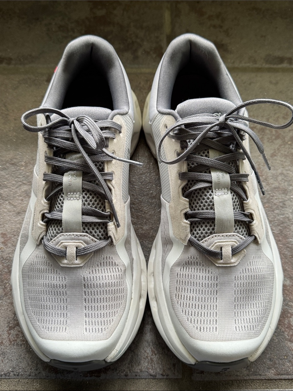 On Running Women’s Cloudrunner 2 Light Gray Performance Sneakers Size W9.5